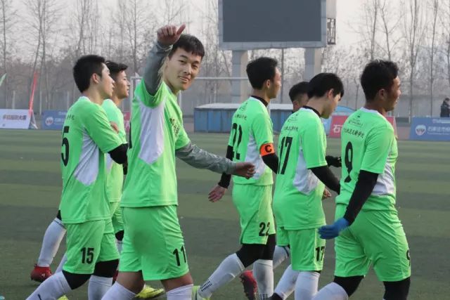 库里16分布朗尼5中1 勇士大胜湖人季前赛5连胜