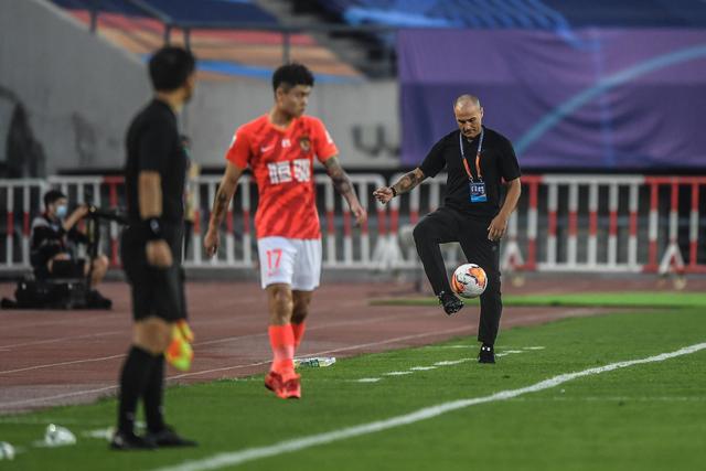 恩比德30+12率76人斩获4连胜 篮网逆转胜活塞